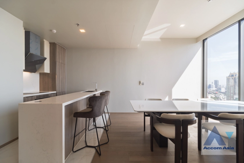 unit 3 Bedrooms  Condominium For Rent in Sukhumvit, Bangkok  near BTS Asok - MRT Sukhumvit (AA28095)