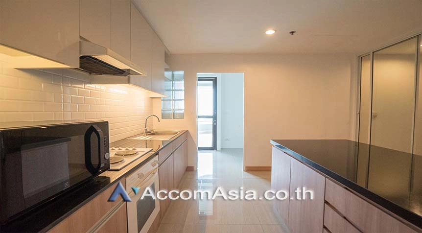 unit 2 Bedrooms  Apartment For Rent in Sukhumvit, Bangkok  near BTS Ekkamai (AA28096)
