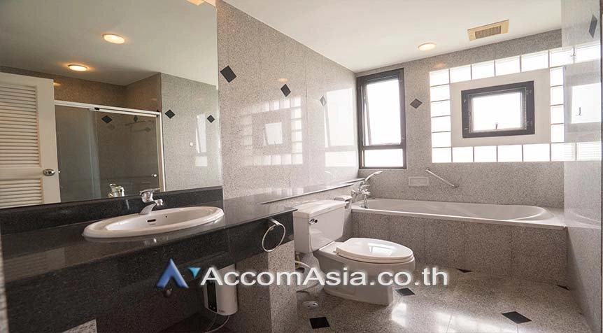 8  2 br Apartment For Rent in Sukhumvit ,Bangkok BTS Ekkamai at High-Rise Living with a Large Balcony Apartment in Ekkamai AA28096