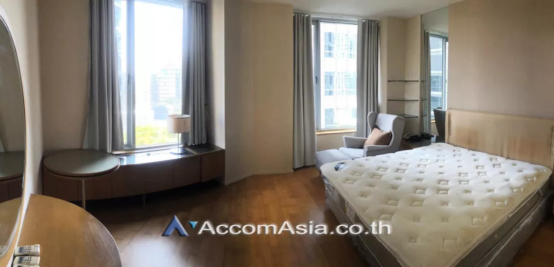 Pet friendly |  3 Bedrooms  Condominium For Rent in Ploenchit, Bangkok  near BTS Ploenchit (AA28097)