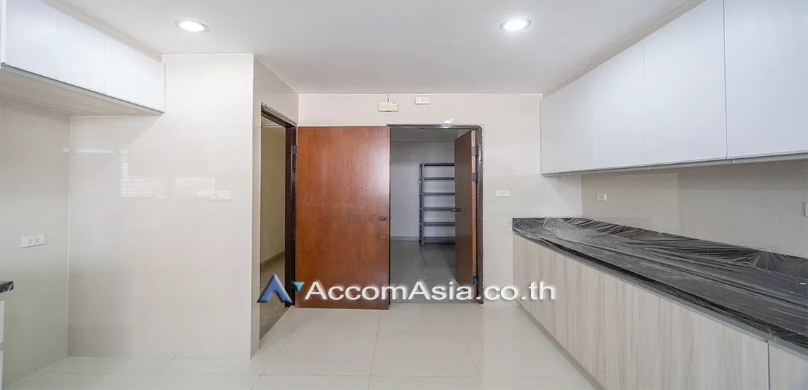7  4 br Apartment For Rent in Sukhumvit ,Bangkok BTS Asok - MRT Sukhumvit at Spacious space with a cozy AA28122