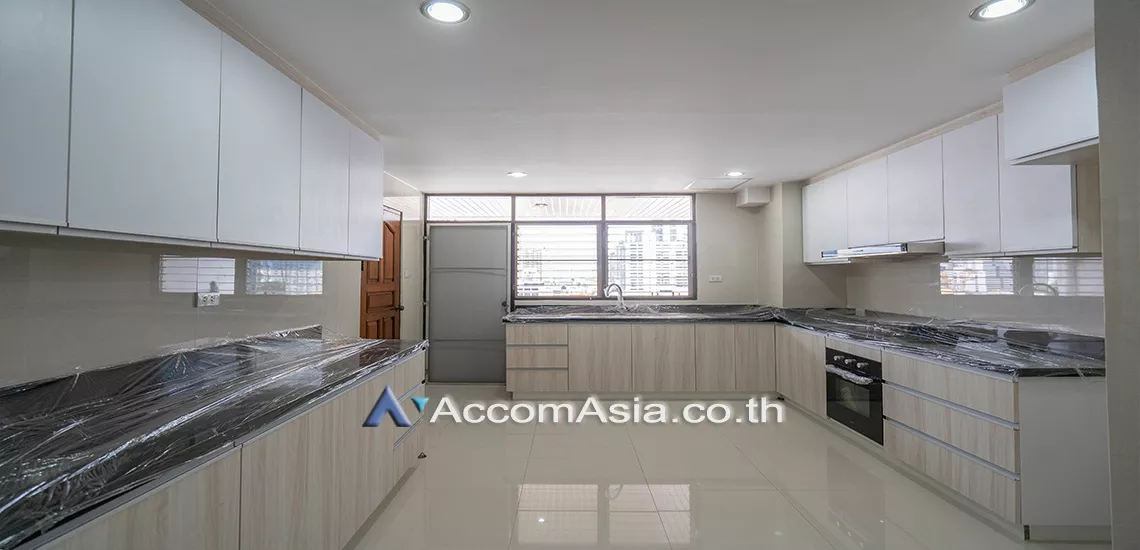 8  4 br Apartment For Rent in Sukhumvit ,Bangkok BTS Asok - MRT Sukhumvit at Spacious space with a cozy AA28122