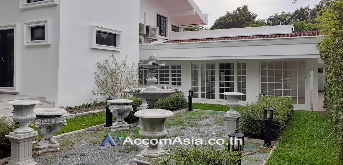 unit 5 Bedrooms  House For Rent in Pattanakarn, Bangkok  near BTS On Nut (AA28147)