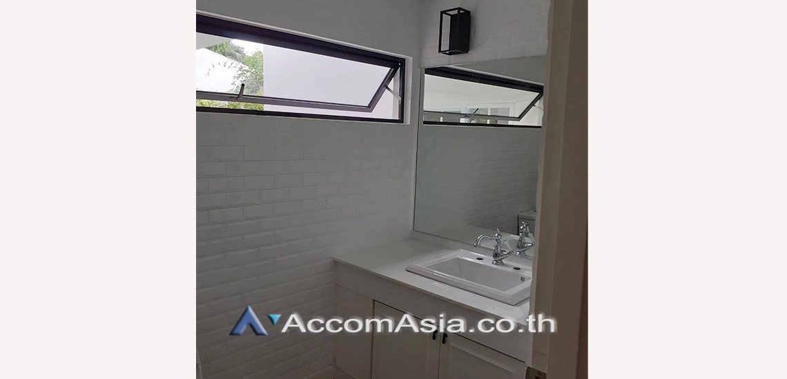 12  5 br House For Rent in Pattanakarn ,Bangkok BTS On Nut at Panya Pattanakarn Village AA28147