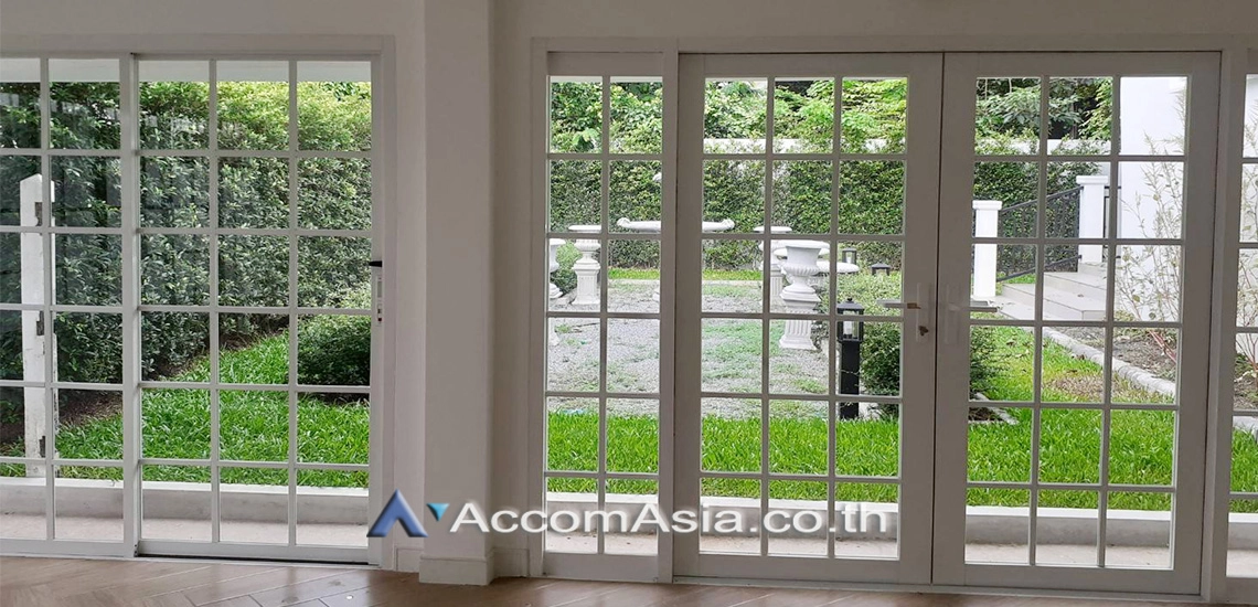 unit 5 Bedrooms  House For Rent in Pattanakarn, Bangkok  near BTS On Nut (AA28147)