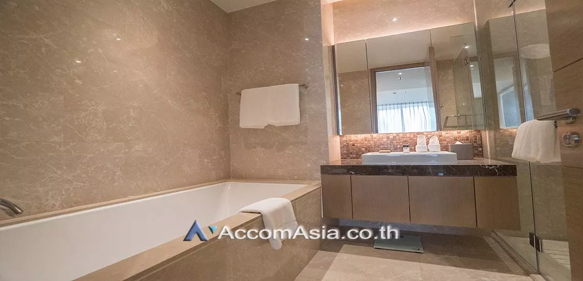 10  2 br Apartment For Rent in Ploenchit ,Bangkok BTS Ratchadamri at Luxury Service Residence AA28150
