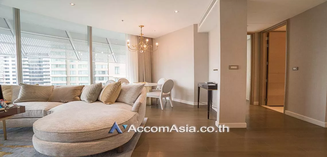  2 Bedrooms  Apartment For Rent in Ploenchit, Bangkok  near BTS Chitlom - BTS Ratchadamri (AA28151)