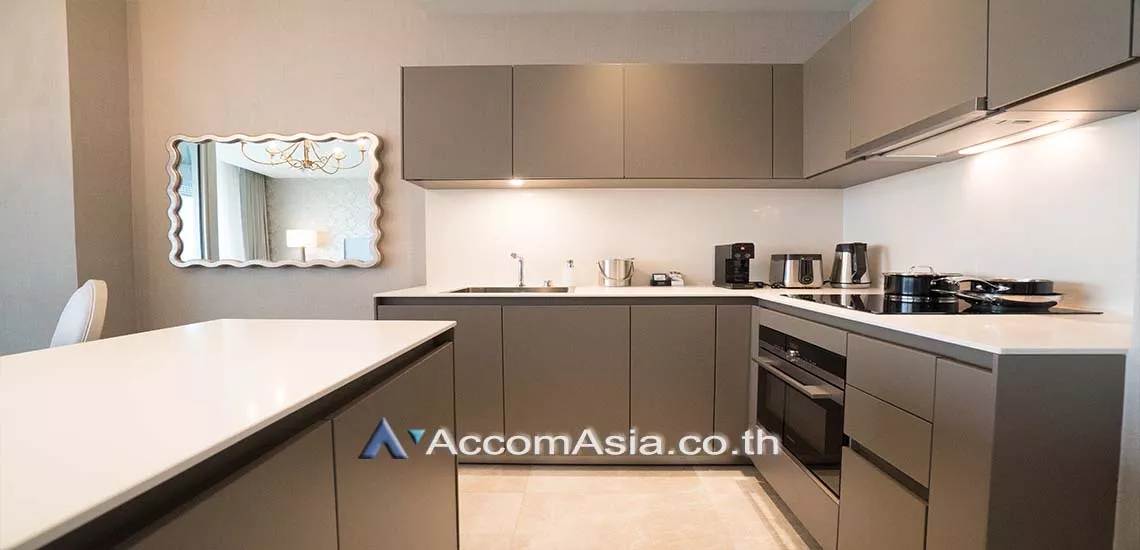  2 Bedrooms  Apartment For Rent in Ploenchit, Bangkok  near BTS Chitlom (AA28152)