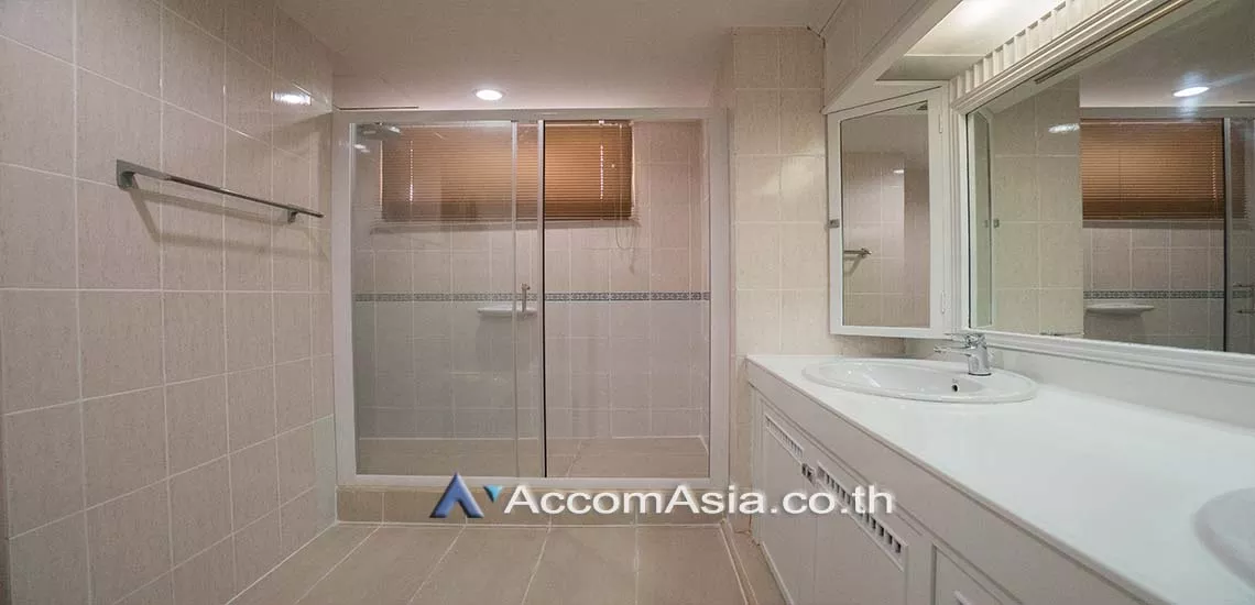 10  3 br Apartment For Rent in Sukhumvit ,Bangkok BTS Phrom Phong at Pet friendly - High rise Apartment AA28163