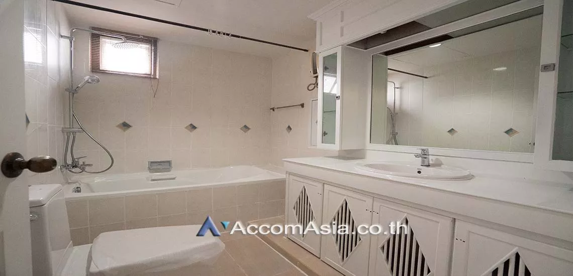 9  3 br Apartment For Rent in Sukhumvit ,Bangkok BTS Phrom Phong at Pet friendly - High rise Apartment AA28163