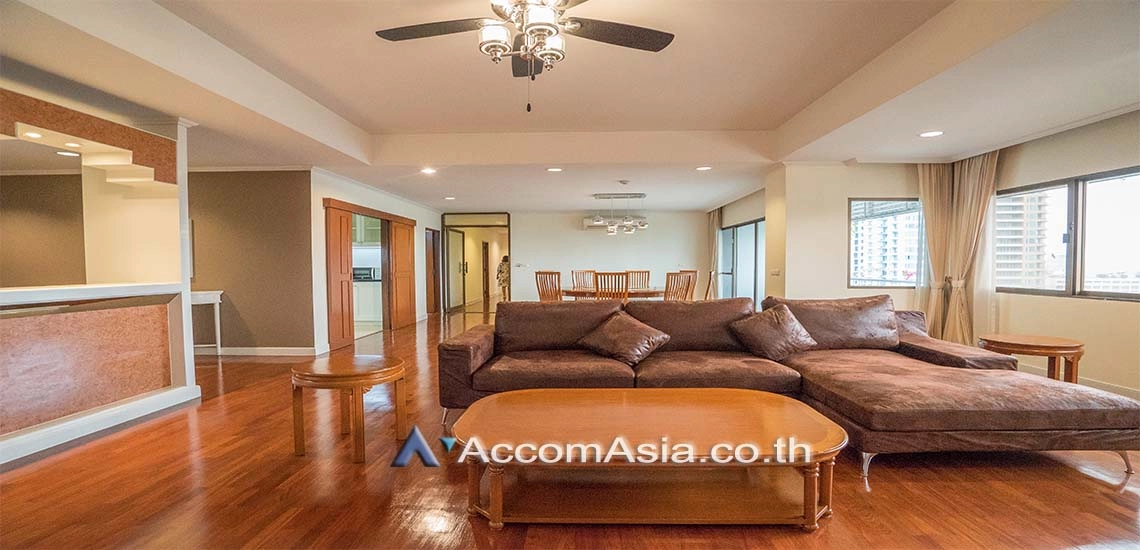  2  4 br Apartment For Rent in Sukhumvit ,Bangkok BTS Phrom Phong at Greenery garden and privacy AA28165