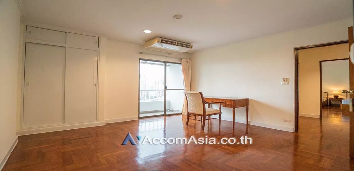8  4 br Apartment For Rent in Sukhumvit ,Bangkok BTS Phrom Phong at Greenery garden and privacy AA28165