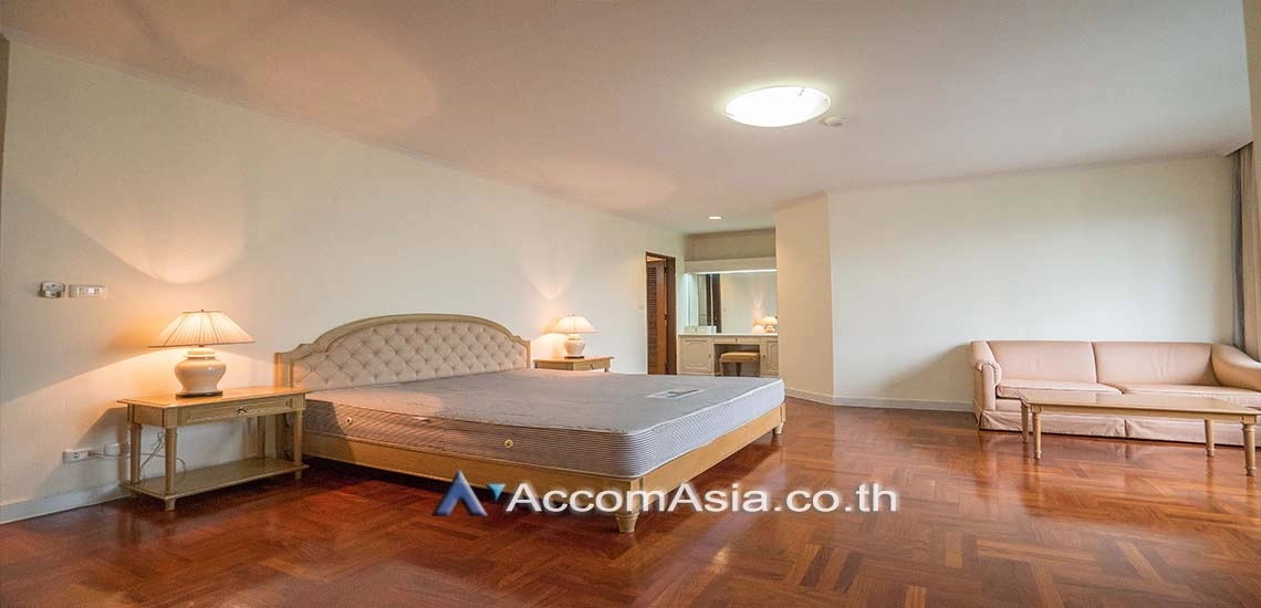 6  4 br Apartment For Rent in Sukhumvit ,Bangkok BTS Phrom Phong at Greenery garden and privacy AA28165