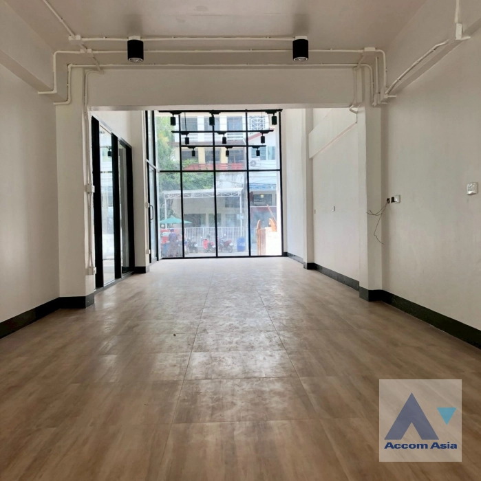  1  5 br House For Rent in Sukhumvit ,Bangkok BTS Bang Chak AA28171