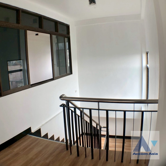 8  5 br House For Rent in Sukhumvit ,Bangkok BTS Bang Chak AA28171