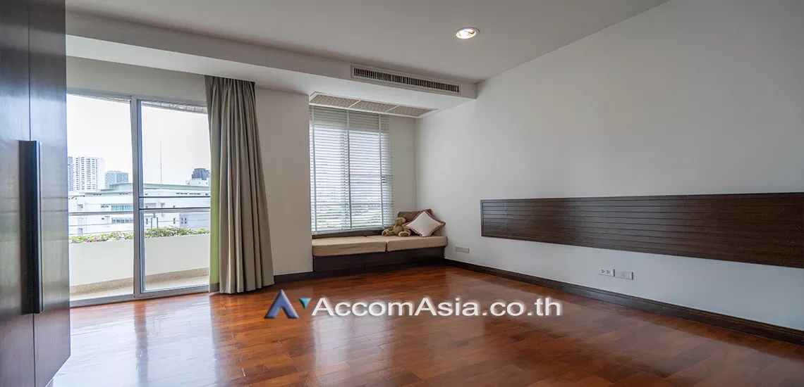 7  3 br Apartment For Rent in Sukhumvit ,Bangkok BTS Ekkamai at Low-rise Apartment, Only 1,000m to BTS AA28172