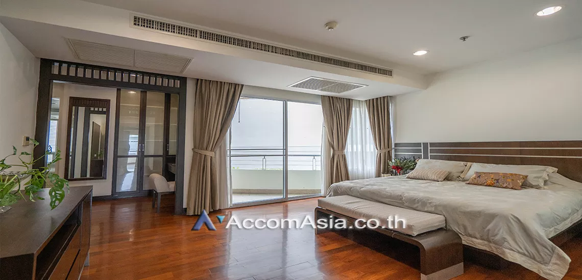 6  3 br Apartment For Rent in Sukhumvit ,Bangkok BTS Ekkamai at Low-rise Apartment, Only 1,000m to BTS AA28172