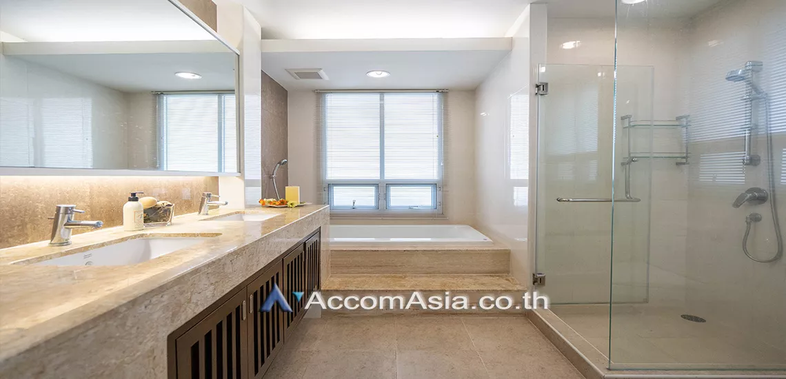 11  3 br Apartment For Rent in Sukhumvit ,Bangkok BTS Ekkamai at Low-rise Apartment, Only 1,000m to BTS AA28172