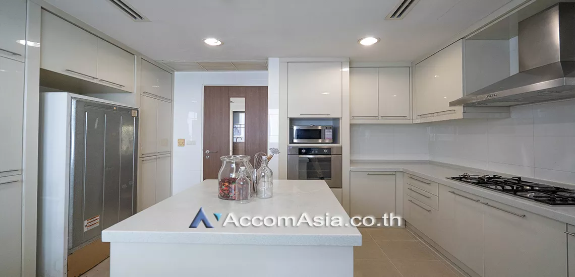  1  3 br Apartment For Rent in Sukhumvit ,Bangkok BTS Ekkamai at Low-rise Apartment, Only 1,000m to BTS AA28172