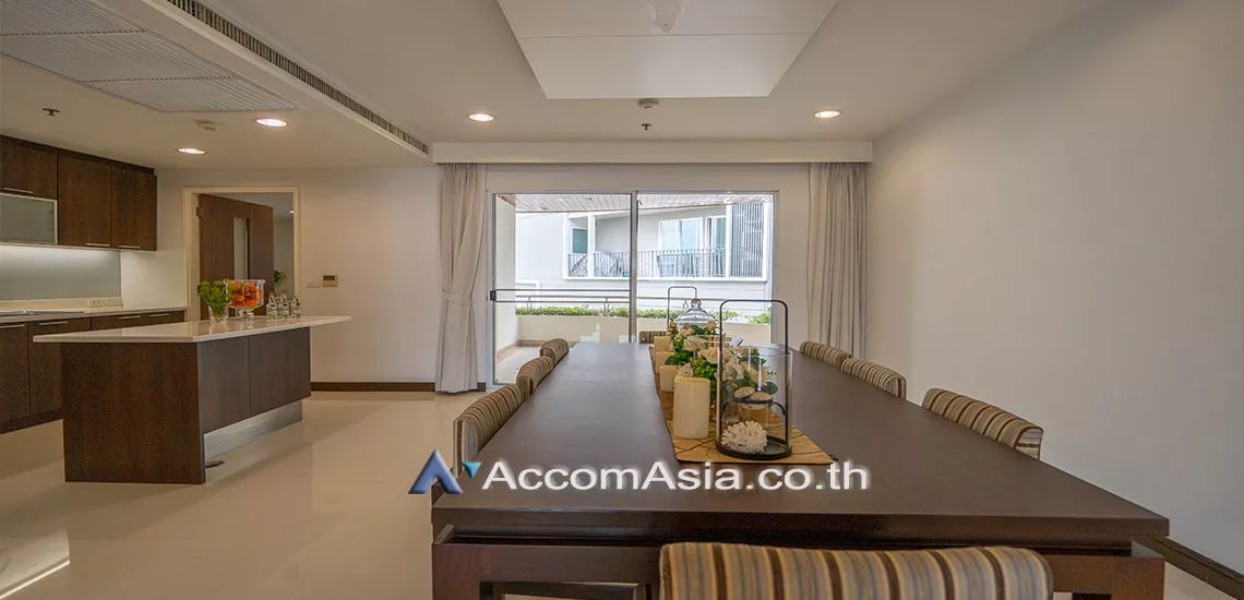  3 Bedrooms  Apartment For Rent in Sukhumvit, Bangkok  near BTS Ekkamai (AA28172)