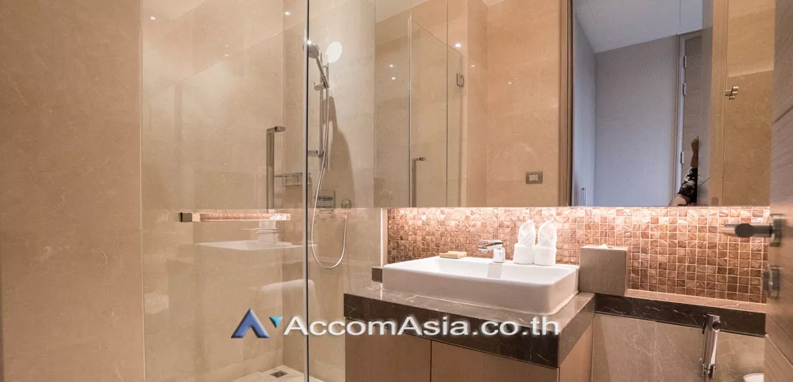 5  1 br Apartment For Rent in Ploenchit ,Bangkok BTS Ratchadamri at Luxury Service Residence AA28192