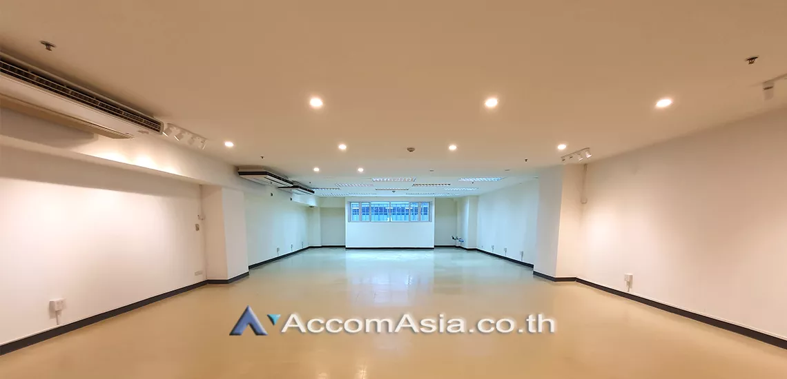 unit Studio  Office space For Rent in Sukhumvit, Bangkok  near BTS Nana (AA28202)