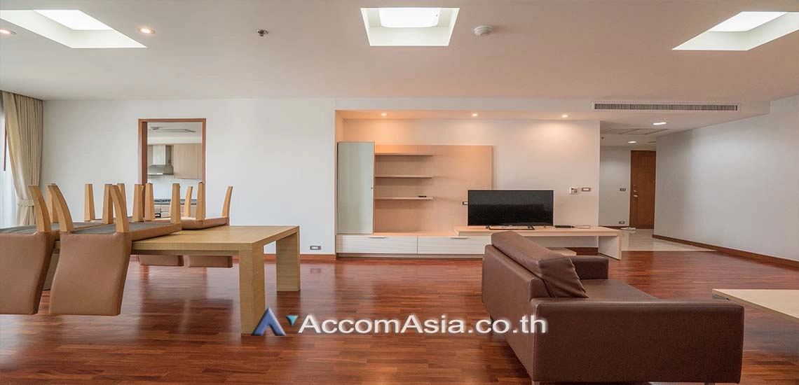 unit 3 Bedrooms  Apartment For Rent in Sukhumvit, Bangkok  near BTS Phrom Phong (AA28216)