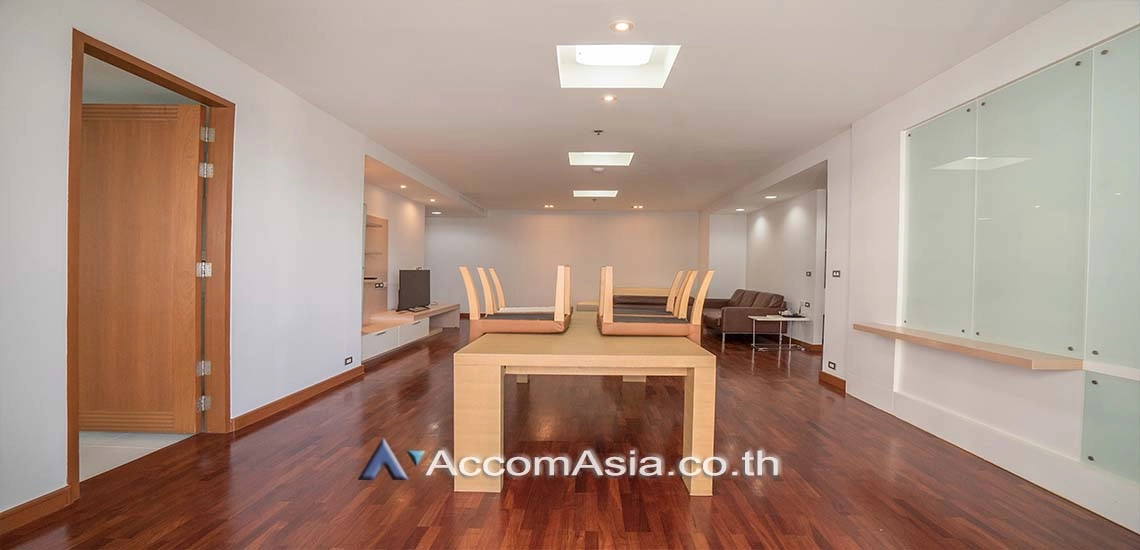 unit 3 Bedrooms  Apartment For Rent in Sukhumvit, Bangkok  near BTS Phrom Phong (AA28216)