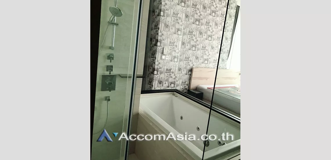  1 Bedroom  Condominium For Rent in Silom, Bangkok  near BTS Chong Nonsi (AA28217)
