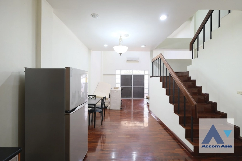 unitPet friendly |  3 Bedrooms  Condominium For Rent in Sukhumvit, Bangkok  near BTS Phrom Phong (AA28226)