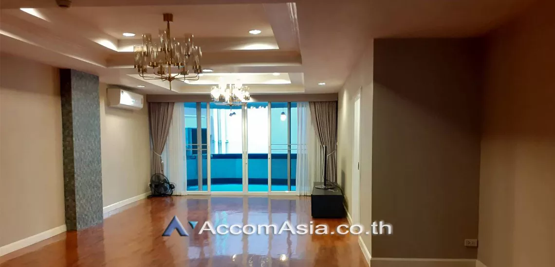 Pet friendly |  Premier Sukhumvit Condominium  3 Bedroom for Rent BTS Phrom Phong in Sukhumvit Bangkok
