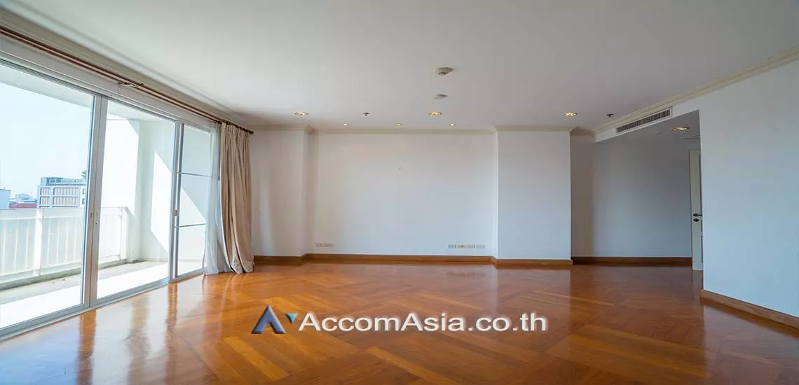  4 Bedrooms  Apartment For Rent in Sathorn, Bangkok  near MRT Lumphini (AA28248)
