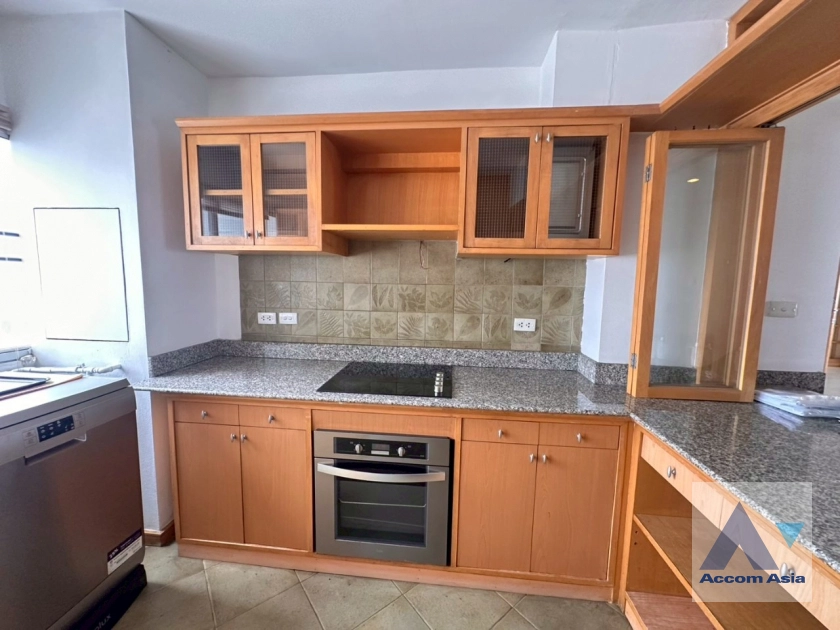 10  4 br Apartment For Rent in Sathorn ,Bangkok MRT Lumphini at Cozy and Convenient Apartment Near Garden Intl AA28251