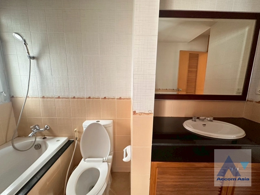 18  4 br Apartment For Rent in Sathorn ,Bangkok MRT Lumphini at Cozy and Convenient Apartment Near Garden Intl AA28251