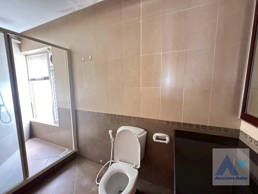 17  4 br Apartment For Rent in Sathorn ,Bangkok MRT Lumphini at Cozy and Convenient Apartment Near Garden Intl AA28251