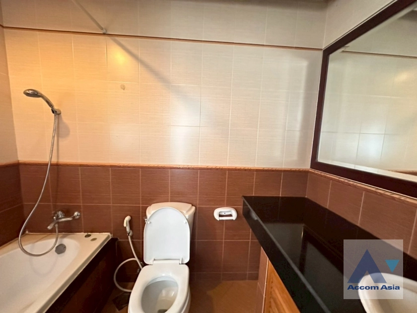 16  4 br Apartment For Rent in Sathorn ,Bangkok MRT Lumphini at Cozy and Convenient Apartment Near Garden Intl AA28251