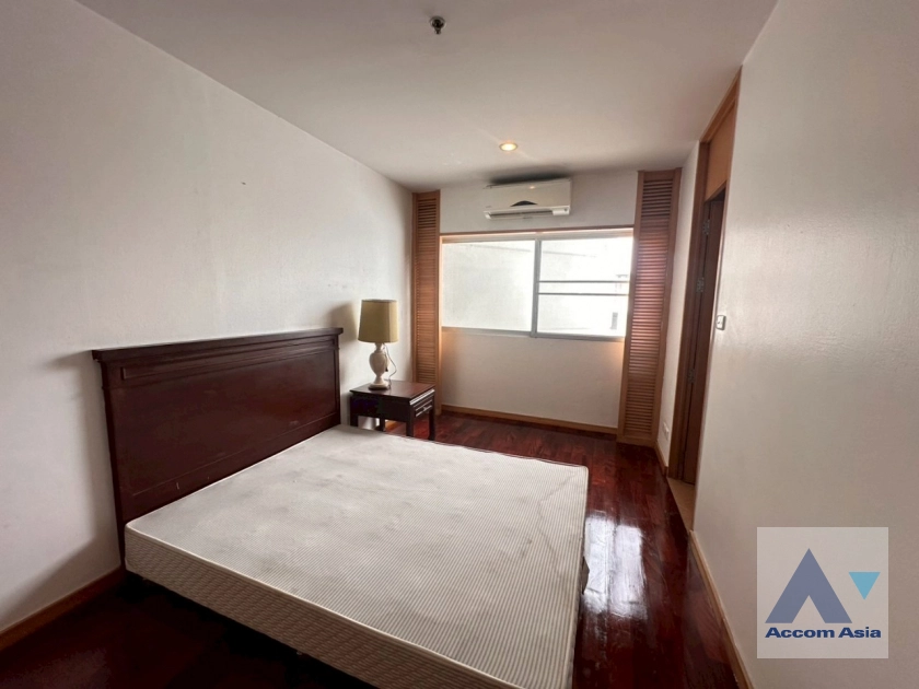 13  4 br Apartment For Rent in Sathorn ,Bangkok MRT Lumphini at Cozy and Convenient Apartment Near Garden Intl AA28251