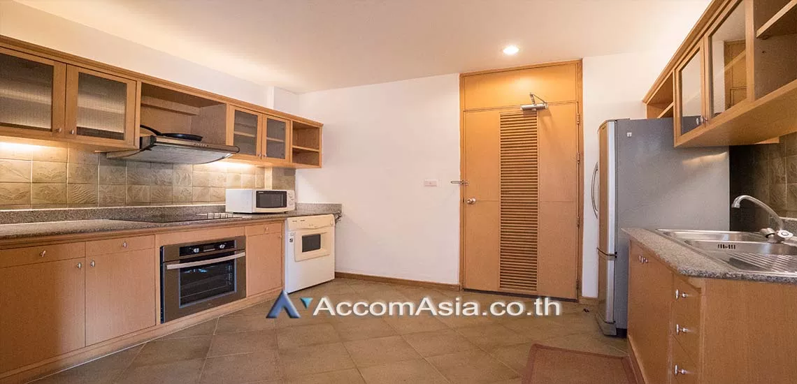Pet friendly |  3 Bedrooms  Apartment For Rent in Sathorn, Bangkok  near MRT Lumphini (AA28252)