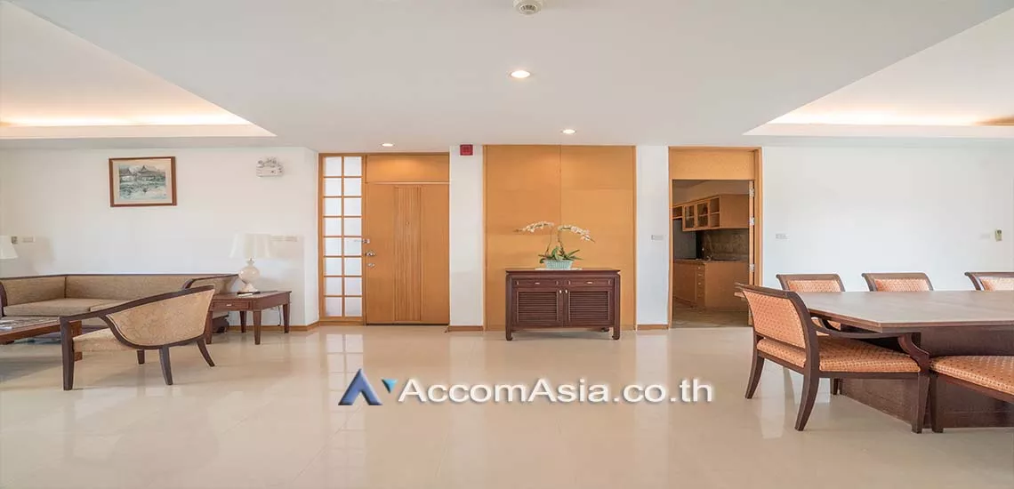 Pet friendly |  3 Bedrooms  Apartment For Rent in Sathorn, Bangkok  near MRT Lumphini (AA28252)