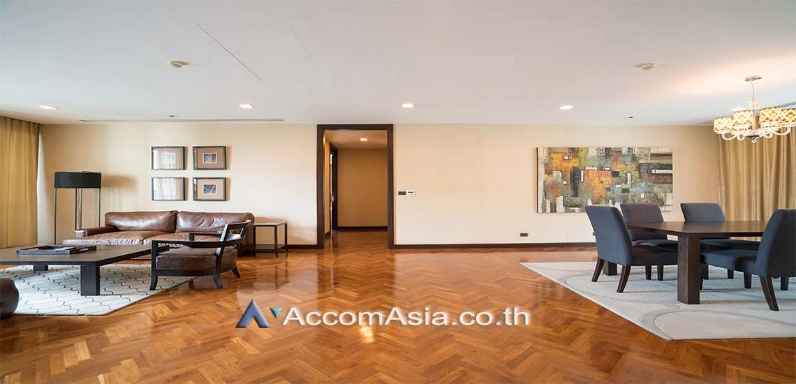 Big Balcony |  Tasteful Living Place Apartment  2 Bedroom for Rent BTS Ekkamai in Sukhumvit Bangkok