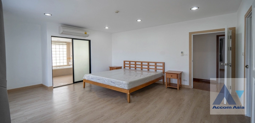 unit 3 Bedrooms  Apartment For Rent in Sathorn, Bangkok  near BTS Sala Daeng - MRT Lumphini (AA28267)