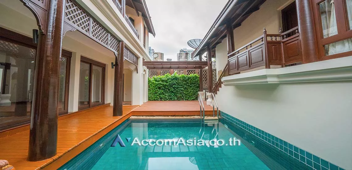 Private Swimming Pool |  3 Bedrooms  House For Rent in Sukhumvit, Bangkok  near BTS Ekkamai (AA28268)