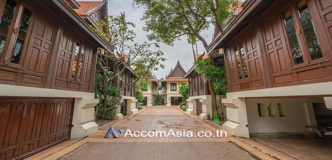  1  3 br House For Rent in Sukhumvit ,Bangkok BTS Ekkamai at The classical charming AA28268