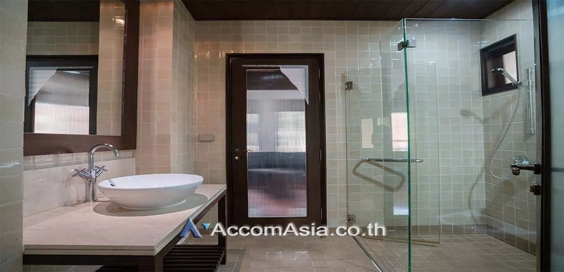 16  3 br House For Rent in Sukhumvit ,Bangkok BTS Ekkamai at The classical charming AA28268