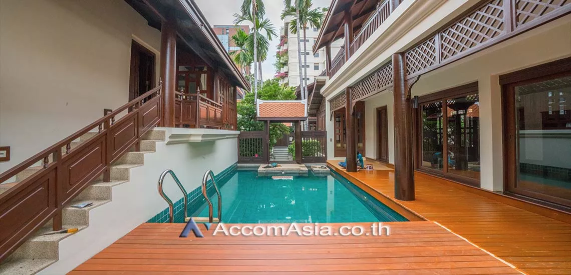 Private Swimming Pool |  3 Bedrooms  House For Rent in Sukhumvit, Bangkok  near BTS Ekkamai (AA28268)