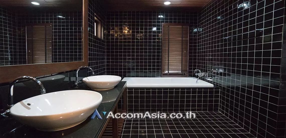 14  3 br House For Rent in Sukhumvit ,Bangkok BTS Ekkamai at The classical charming AA28268