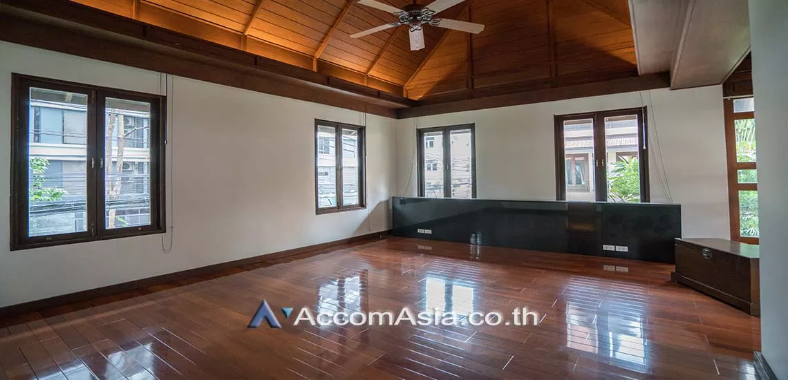 8  3 br House For Rent in Sukhumvit ,Bangkok BTS Ekkamai at The classical charming AA28268