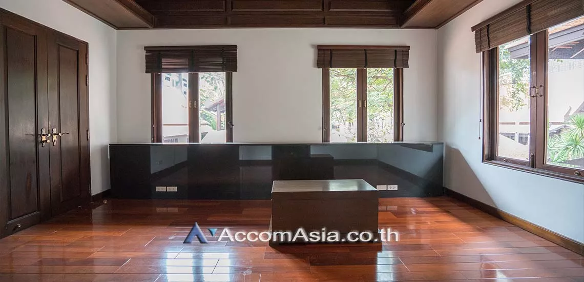 9  3 br House For Rent in Sukhumvit ,Bangkok BTS Ekkamai at The classical charming AA28268