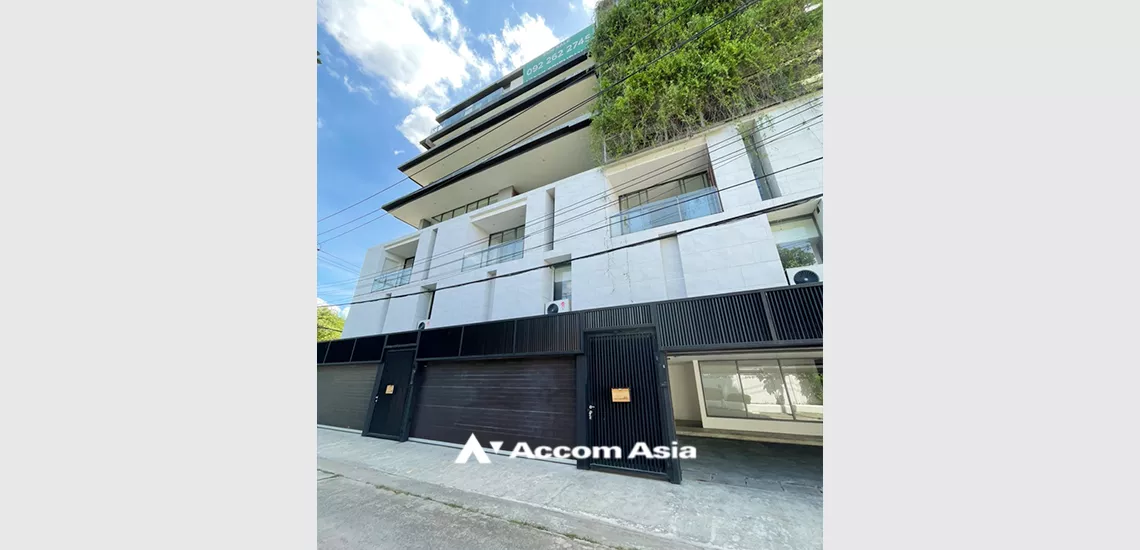 Ground Floor, Duplex Condo, Pet friendly |  2 Bedrooms  Condominium For Sale in Sukhumvit, Bangkok  near BTS Phra khanong (AA28310)