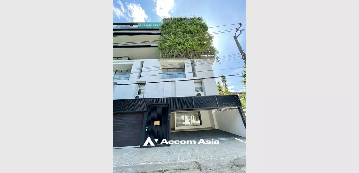 Ground Floor, Duplex Condo, Pet friendly | The Pillar Condominium  2 Bedroom for Sale BTS Phra khanong in Sukhumvit Bangkok